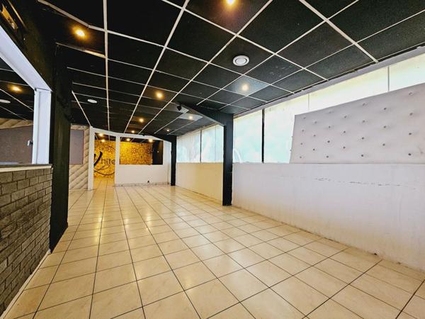 BOURGES LOCAL COMMERCIAL BUREAUX MURS 105M²