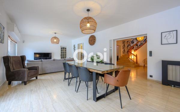 Maison à vendre    6 pièces • 250 m2 Lambres-lez-Douai