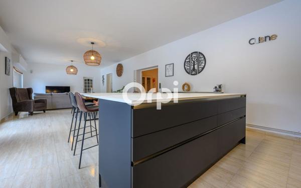 Maison à vendre    6 pièces • 250 m2 Lambres-lez-Douai