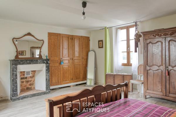 Maison de charme avec dépendances et terrain arboré