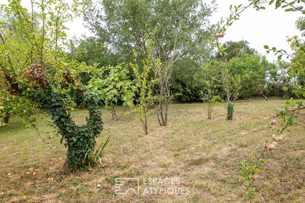 Maison de charme avec dépendances et terrain arboré