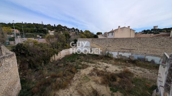 terrain constructible de 922 m2 + bâtiment 160 m²