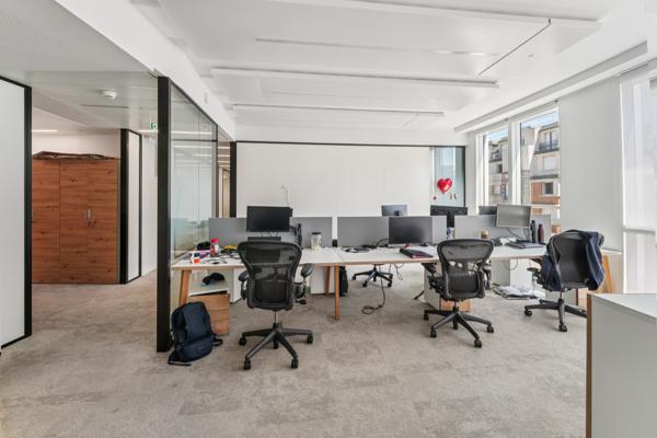 Bureaux à louer à Neuilly-sur-Seine rooftop vue panoramique sur Paris