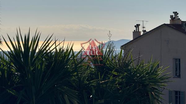 Appartement 2/3 pièces vue mer dans maison bourgeoise Grasse (06130)