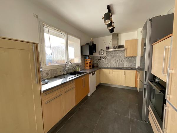 Maison de 2017 avec 5 chambres et T2 attenant