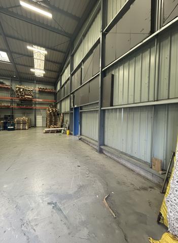 Meaux (77000) Entrepôt avec bureaux / showroom – Meaux