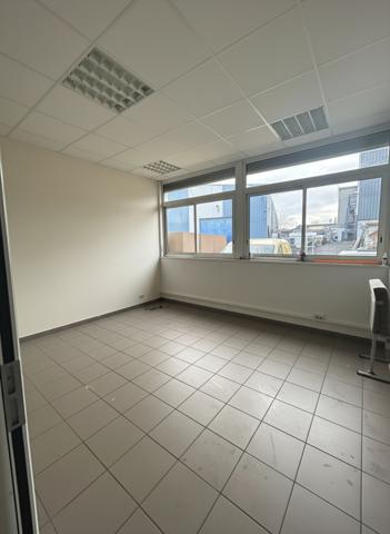Meaux (77000) Entrepôt avec bureaux / showroom – Meaux