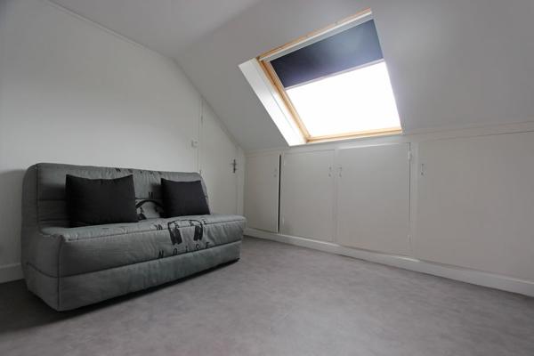 UN STUDIO SPACIEUX & LUMINEUX, SOUS LES TOITS DE QUIMPER. -