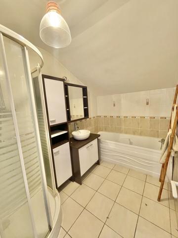 🏡 4 CHAMBRES • 2 ESPACES DE VIE • 3 SALLES D’EAU/BAINS…