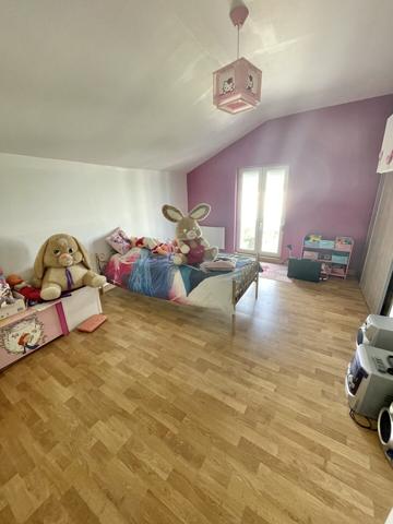 🏡 4 CHAMBRES • 2 ESPACES DE VIE • 3 SALLES D’EAU/BAINS…