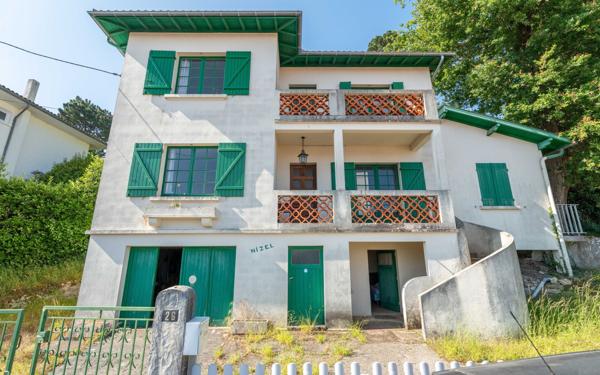 Maison à vendre    5 pièces •  Arcachon