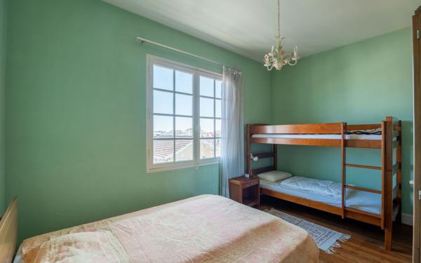 Maison à vendre    5 pièces •  Arcachon