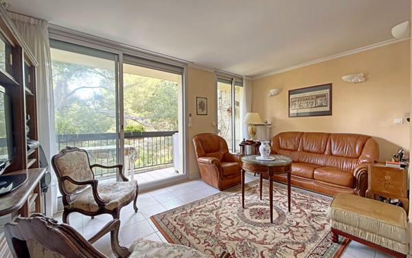 Appartement à vendre    4 pièces • 93,95 m2 Marseille 8