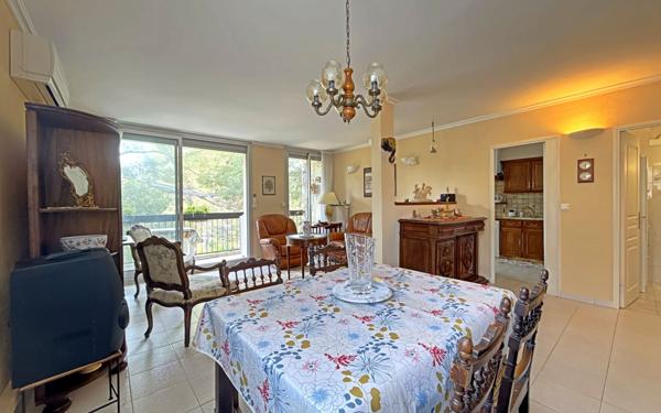 Appartement à vendre    4 pièces • 93,95 m2 Marseille 8