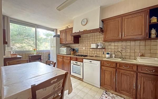 Appartement à vendre    4 pièces • 93,95 m2 Marseille 8