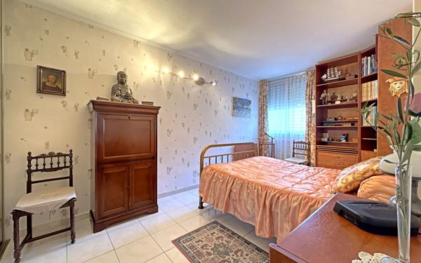 Appartement à vendre    4 pièces • 93,95 m2 Marseille 8