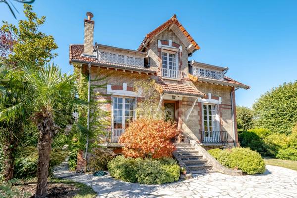 Le Chesnay – Plateau Saint-Antoine | Maison bourgeoise de charme avec jardin enchanteur de 700 m², sans vis-à-vis