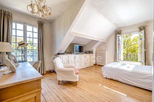 Le Chesnay – Plateau Saint-Antoine | Maison bourgeoise de charme avec jardin enchanteur de 700 m², sans vis-à-vis