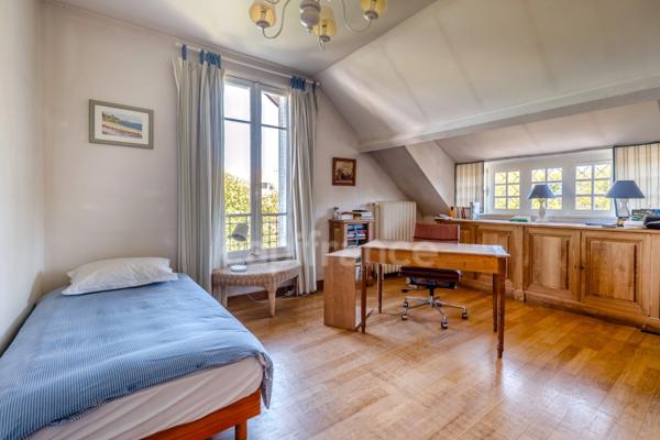 Le Chesnay – Plateau Saint-Antoine | Maison bourgeoise de charme avec jardin enchanteur de 700 m², sans vis-à-vis