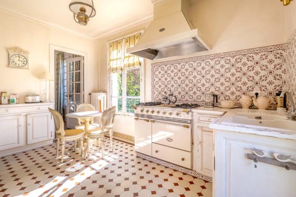 Le Chesnay – Plateau Saint-Antoine | Maison bourgeoise de charme avec jardin enchanteur de 700 m², sans vis-à-vis