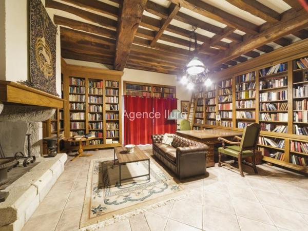 Maison de maître - Proximite oloron-sainte-marie - Réf.:205380 EXCLUSIVITE - TRES BELLE MAISON DE MAITRE EN PIERRES DU XVII EME SIECLE AVEC DEPENDANCES ET PISCINE - PRIX EN BAISSE -