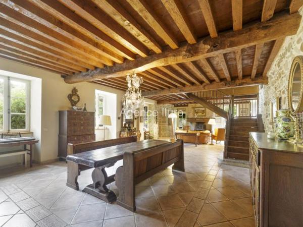 Maison de maître - Proximite oloron-sainte-marie - Réf.:205380 EXCLUSIVITE - TRES BELLE MAISON DE MAITRE EN PIERRES DU XVII EME SIECLE AVEC DEPENDANCES ET PISCINE - PRIX EN BAISSE -