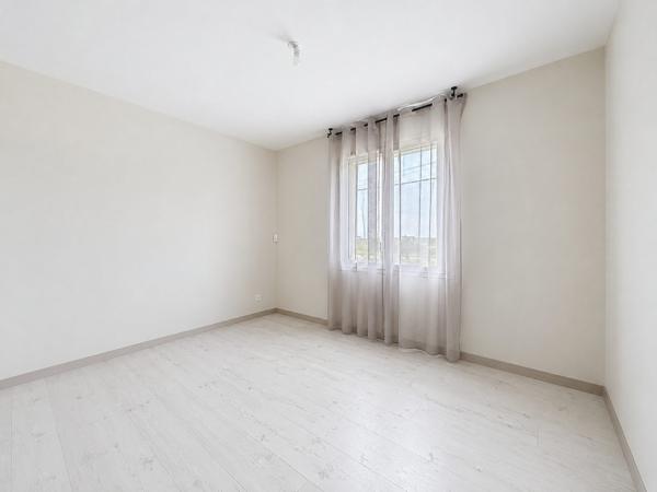 À vendre - Maison contemporaine, 5 pièces située à Saint-Denis-de-l'Hôtel (45550)