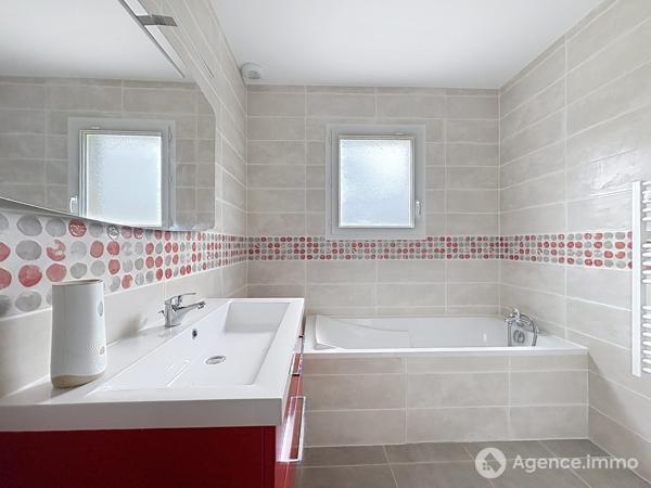 À vendre - Maison contemporaine, 5 pièces située à Saint-Denis-de-l'Hôtel (45550)