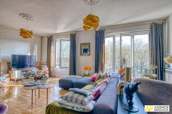 Versailles Notre-Dame Boulevard de la Reine - Appartement 6 pièces 151 m² carrez situé au 3ème étage avec ascenseur, cave et parking en sous-sol 990 000 € **  - Référence  28715