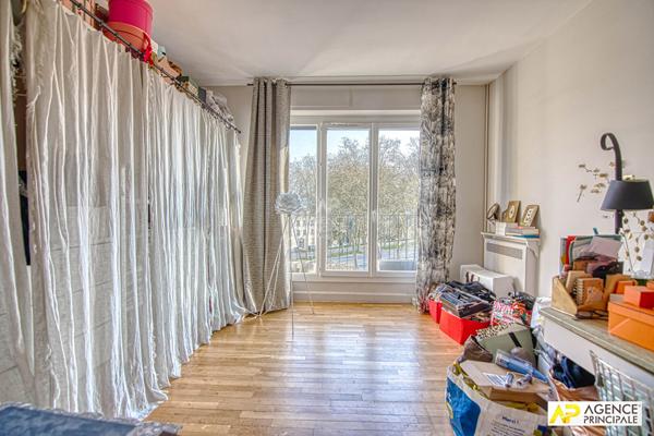 Versailles Notre-Dame Boulevard de la Reine - Appartement 6 pièces 151 m² carrez situé au 3ème étage avec ascenseur, cave et parking en sous-sol 990 000 € **  - Référence  28715