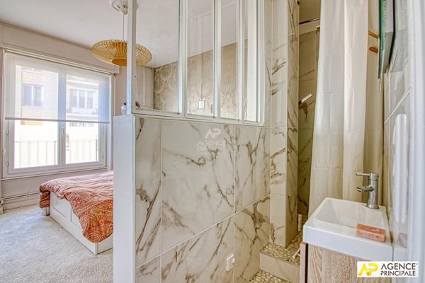 Versailles Notre-Dame Boulevard de la Reine - Appartement 6 pièces 151 m² carrez situé au 3ème étage avec ascenseur, cave et parking en sous-sol 990 000 € **  - Référence  28715