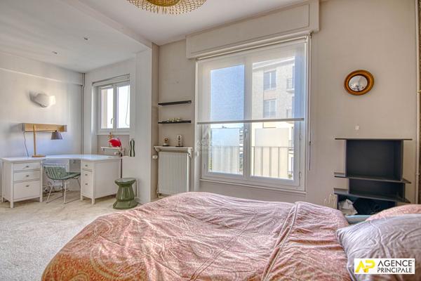 Versailles Notre-Dame Boulevard de la Reine - Appartement 6 pièces 151 m² carrez situé au 3ème étage avec ascenseur, cave et parking en sous-sol 990 000 € **  - Référence  28715