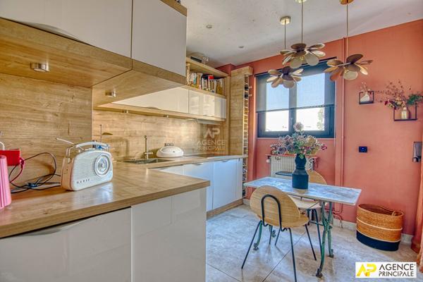 Versailles Notre-Dame Boulevard de la Reine - Appartement 6 pièces 151 m² carrez situé au 3ème étage avec ascenseur, cave et parking en sous-sol 990 000 € **  - Référence  28715