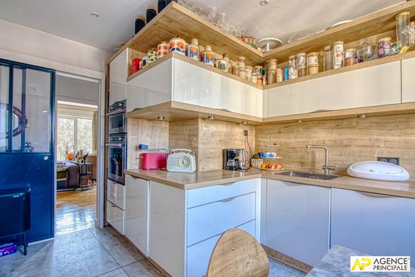Versailles Notre-Dame Boulevard de la Reine - Appartement 6 pièces 151 m² carrez situé au 3ème étage avec ascenseur, cave et parking en sous-sol 990 000 € **  - Référence  28715