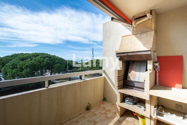 Appartement avec balcon petite vue mer et garage