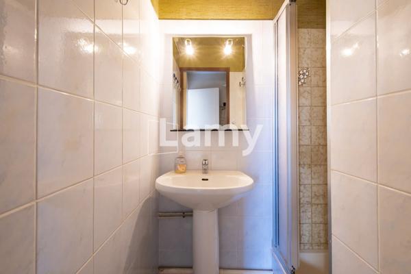 Appartement avec balcon petite vue mer et garage