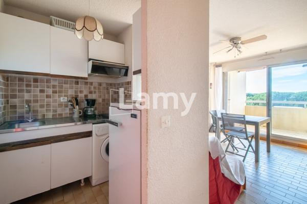 Appartement avec balcon petite vue mer et garage