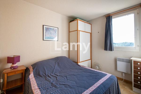 Appartement avec balcon petite vue mer et garage