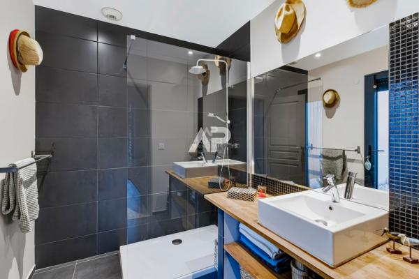 CHAVILLE - Centre Rive droite - Maison récente en bois 995 000 € **  - Référence  747-C