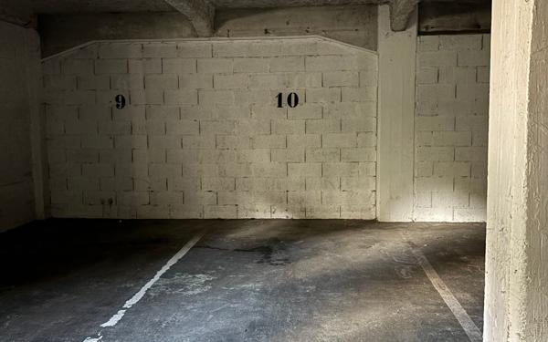 Stationnement à louer