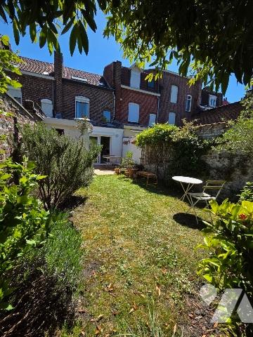 Maison avec jardin idéalement située au Canon d’Or.