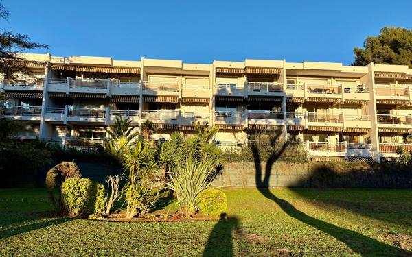 Appartement à vendre    2 pièces • 45 m2 Le Cannet