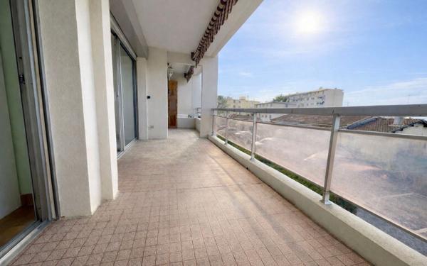 Appartement à vendre    2 pièces • 45 m2 Le Cannet