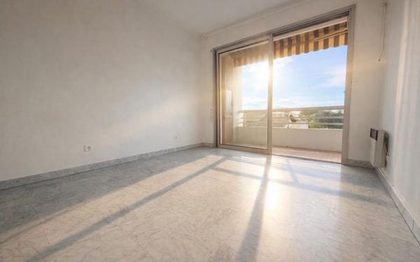 Appartement à vendre    2 pièces • 45 m2 Le Cannet