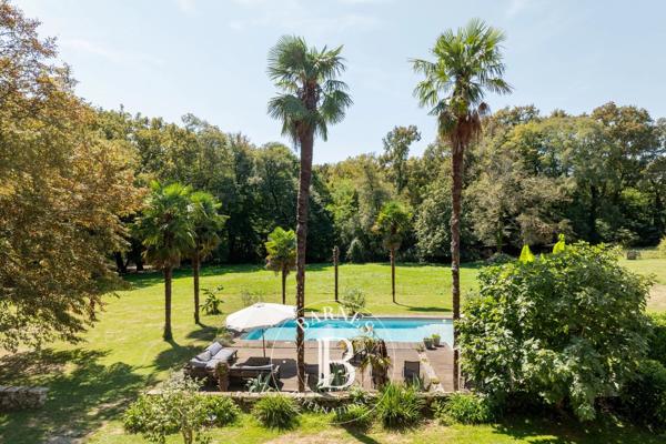 Pouillon, Château  880 m² à vendre