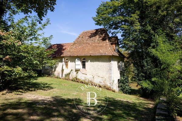 Pouillon, Château  880 m² à vendre