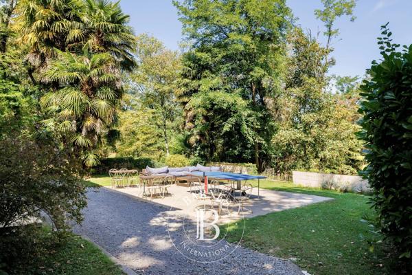 Pouillon, Château  880 m² à vendre