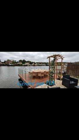 🎣 À VENDRE – CABANE DE PÊCHEUR

Charmante cabane plein sud sur 139 m² de terrain, comprenant pièce de vie, cuisine, chambre et point d’eau.

🎣 Cabanon avec toilette 
 ⛱️ Ponton à rénover.

🌿 Un petit coin de paradis pour les amoureux de pêche et de nature !