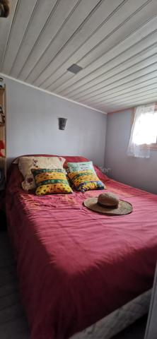 🎣 À VENDRE – CABANE DE PÊCHEUR

Charmante cabane plein sud sur 139 m² de terrain, comprenant pièce de vie, cuisine, chambre et point d’eau.

🎣 Cabanon avec toilette 
 ⛱️ Ponton à rénover.

🌿 Un petit coin de paradis pour les amoureux de pêche et de nature !