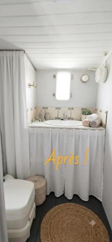 🎣 À VENDRE – CABANE DE PÊCHEUR

Charmante cabane plein sud sur 139 m² de terrain, comprenant pièce de vie, cuisine, chambre et point d’eau.

🎣 Cabanon avec toilette 
 ⛱️ Ponton à rénover.

🌿 Un petit coin de paradis pour les amoureux de pêche et de nature !
